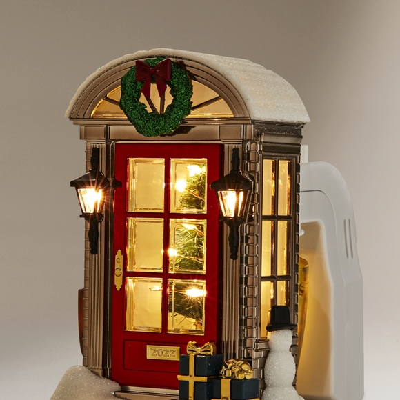 NWT BATH AND BODY HOLIDAY ENTRYWAY NIGHTLIGHT
Wallflowers Fragrance Plug - Picture 2 of 11